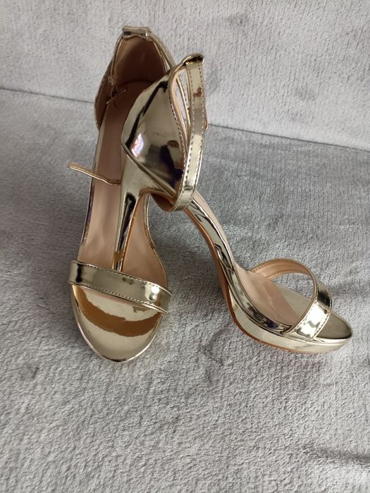 Sandale elegante aurii