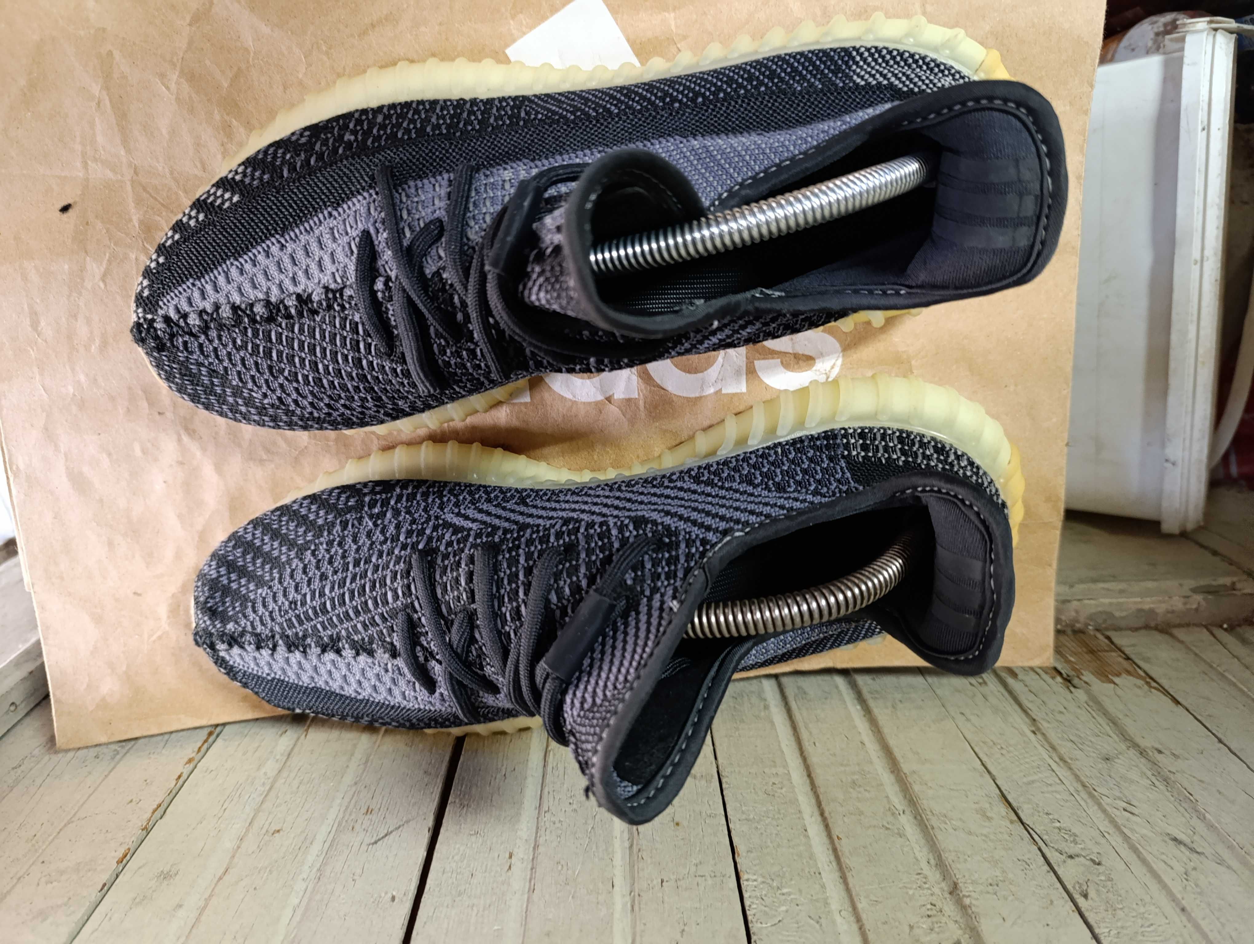 Adidas Yeezy Boost 350 V2 'Carbon' оригинални маратонки 44 номер