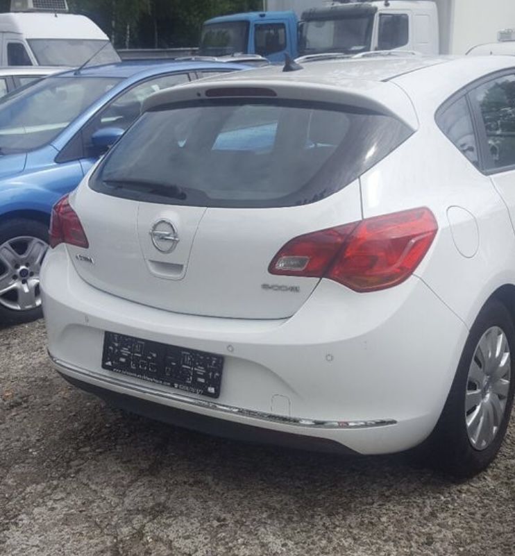 Opel Astra J 2013г. Само на части