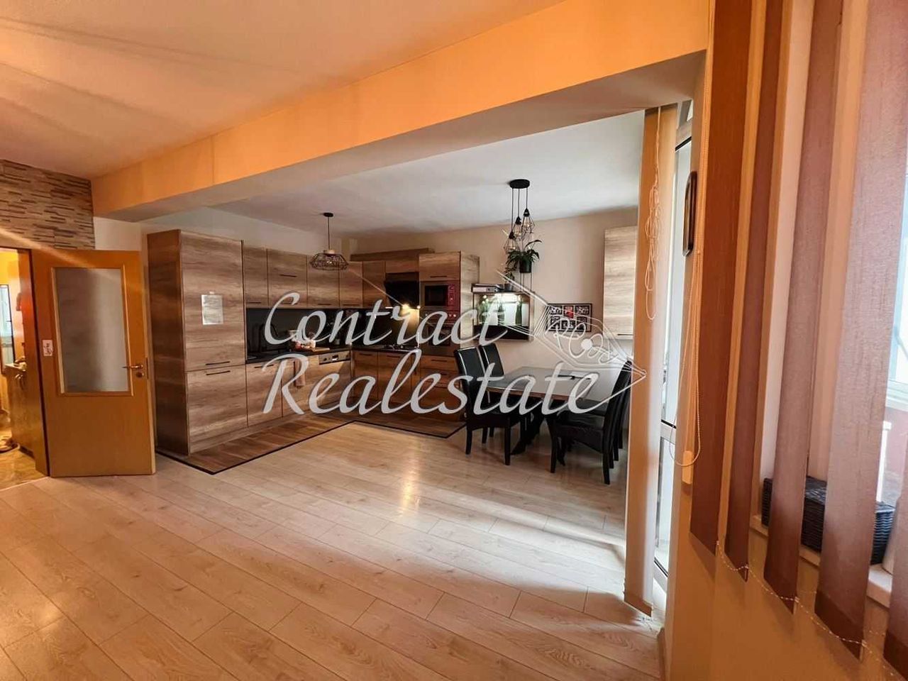 Продава се Тристаен апартамент в Варна, Възраждане 1 - 128 кв.м за 2016 €/кв.м - Снимка #5