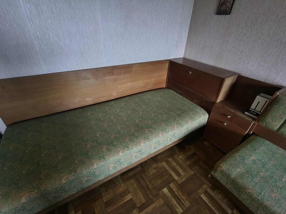 ПОДАРЯВАМ две ъглови легла с ракла