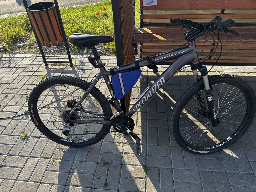 Vând bicicleta Hardrock sport specialized