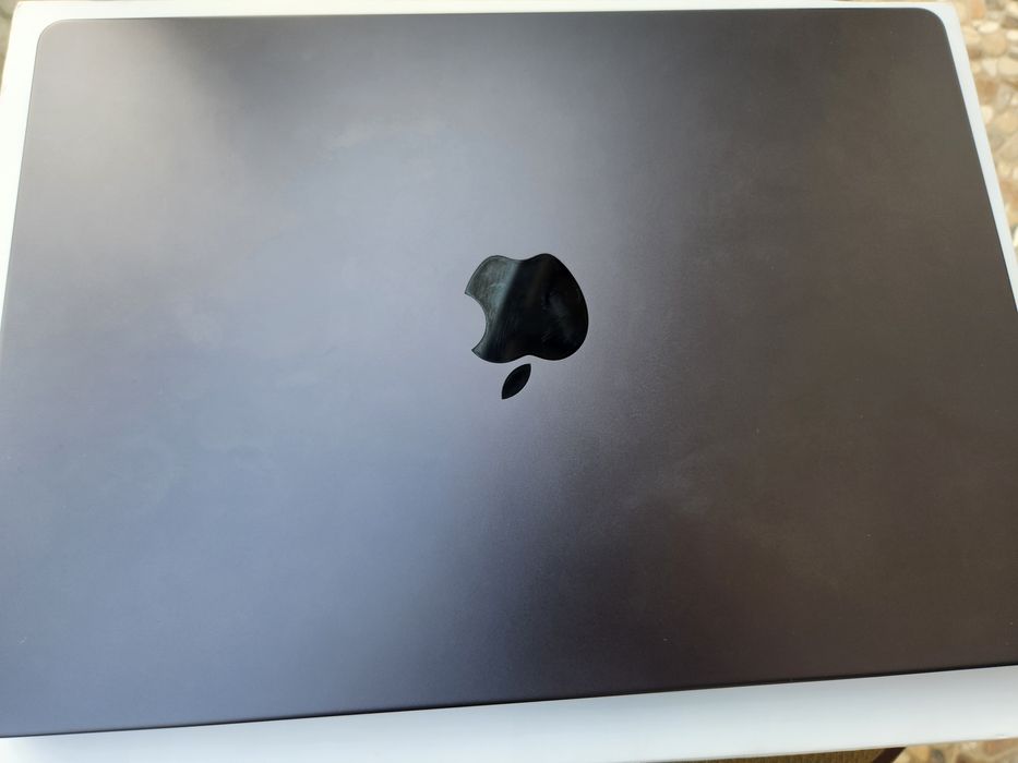 Macbook pro m4 14 inch 16/512 GB