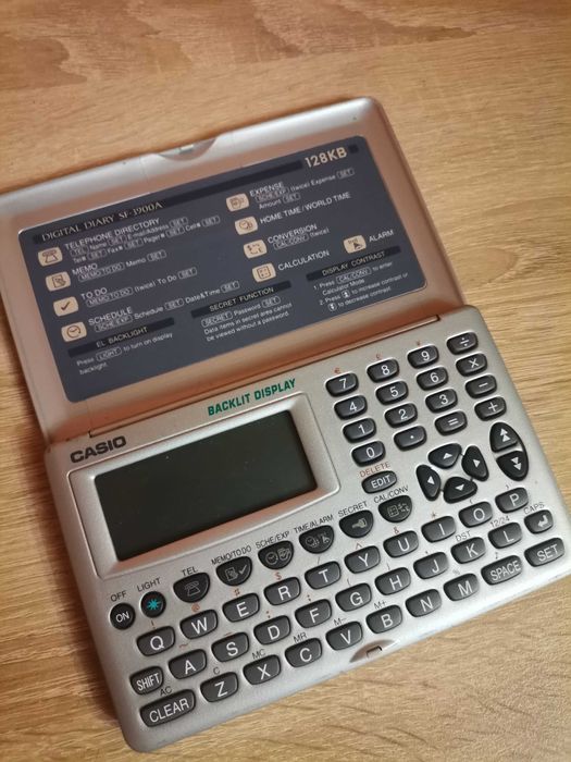 Джобен компютър Casio