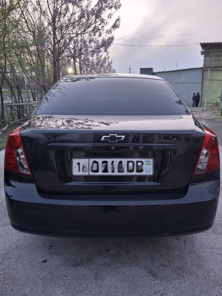 Lacetti 2010 sotiladi