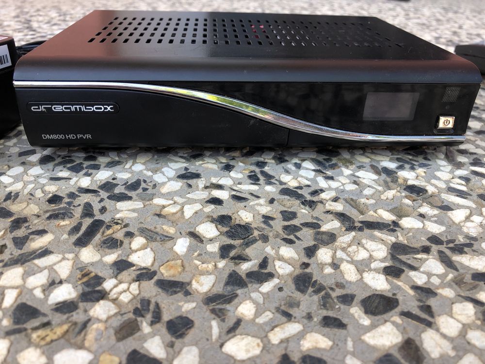 Продавам сателитен приемник Dreambox 800 HD PVR