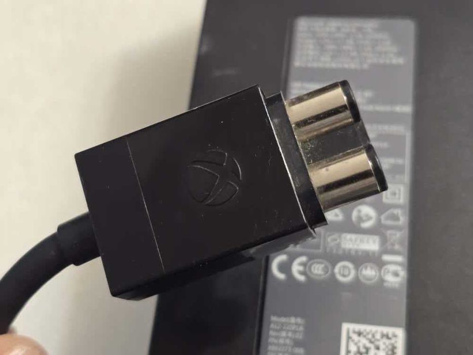 Alimentator Xbox One A12-220P1A, 12V - 17.9A, 220W - poze reale
