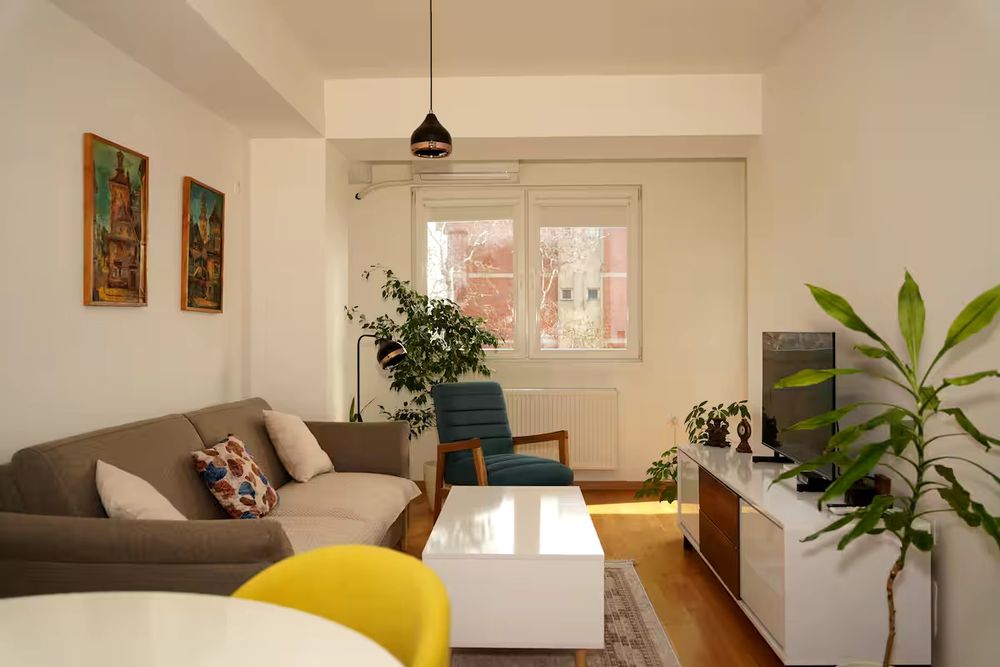 Двустаен обзаведен апартамент под наем в. Кв. Борово