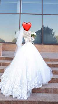 Платье свадебное фасона «принцесса» или «золушка» оченл пышное