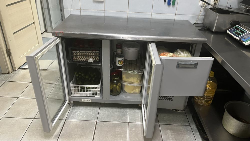 Продается стол холодильник б/у
