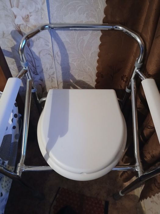 Продам кресло туалет