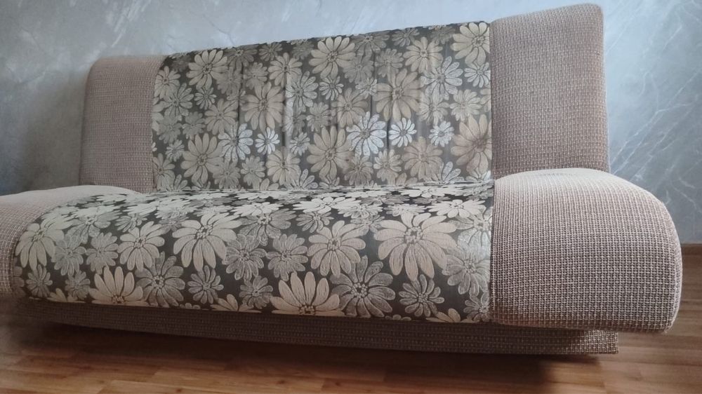 Продам Диван  дешево