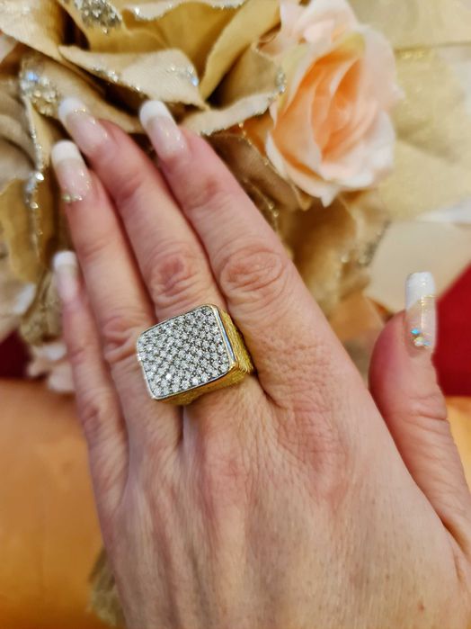 Inel aur 18 kt cu diamante, superb