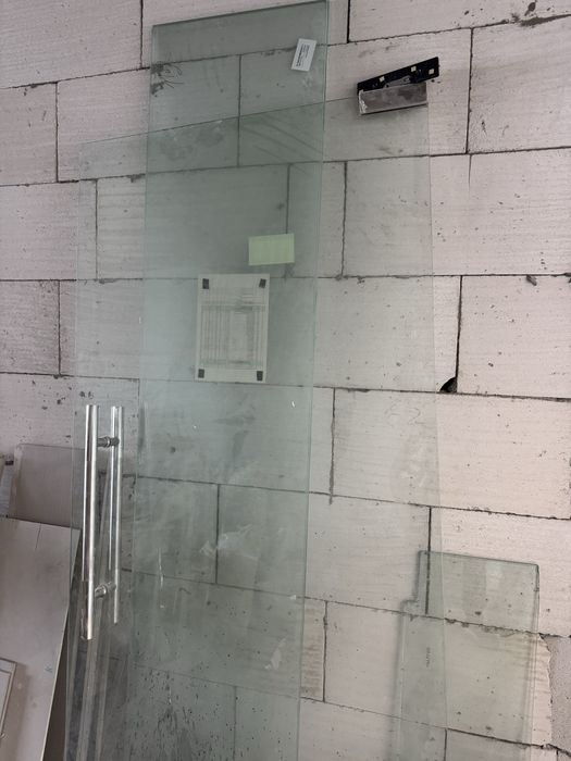 Продается стеклянная дверь