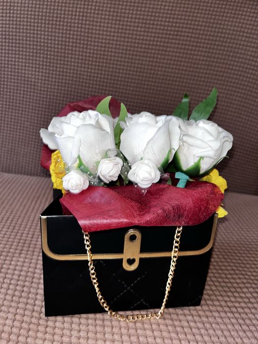 Чантички с цвета