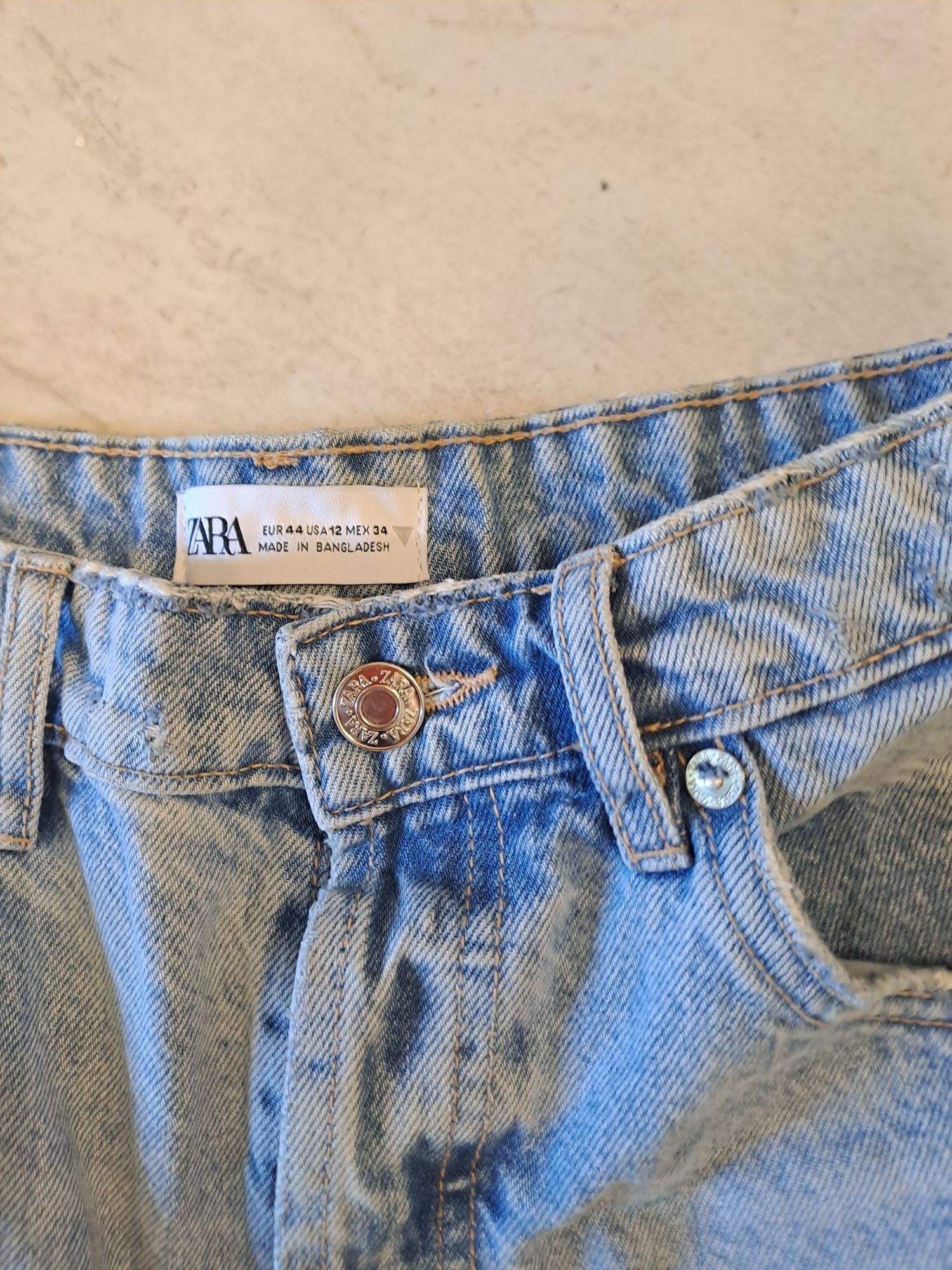 Къси дънкови панталони Zara, размер L, нови!!!