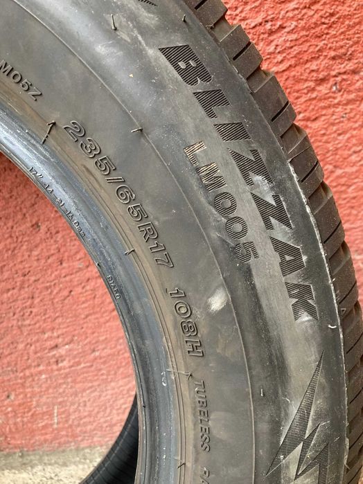 Зимни гуми BRIDGESTONE Blizzak LM005 235 65 R17 dot 1321 -  2 броя