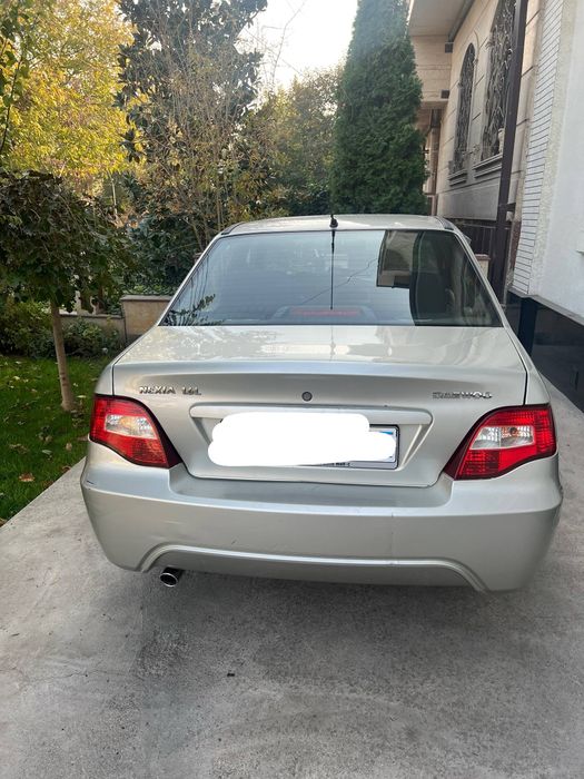 Нексия 2 сотилади.Металик ранг