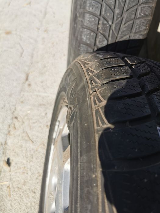 3 броя зимни гуми hankook 205 70 15