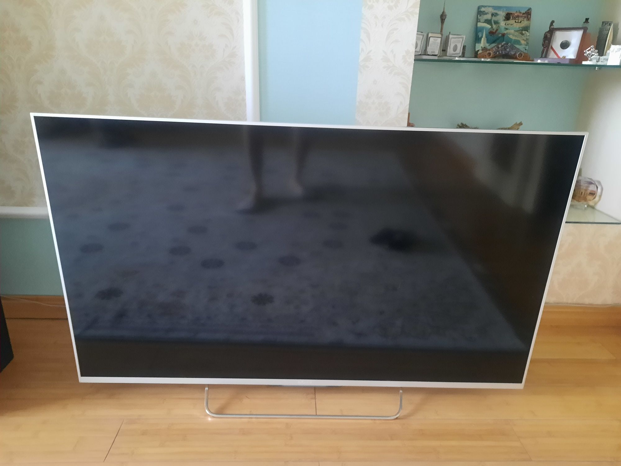 Продам телевизор Sony kdl 55w817b на запчасти