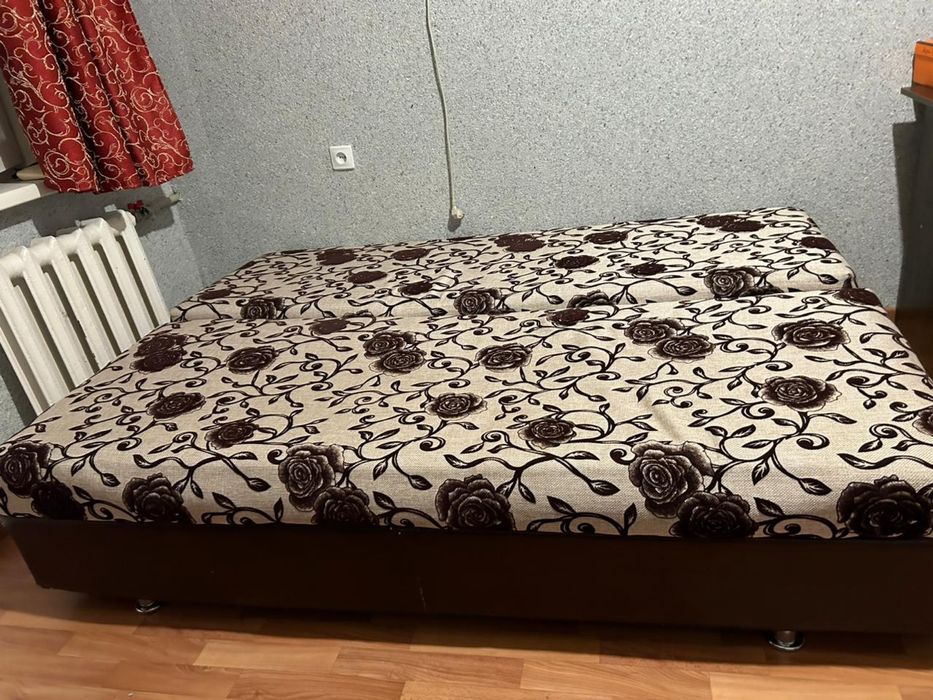 Диван раскладной Продается срочно, так как надо освободить квартиу