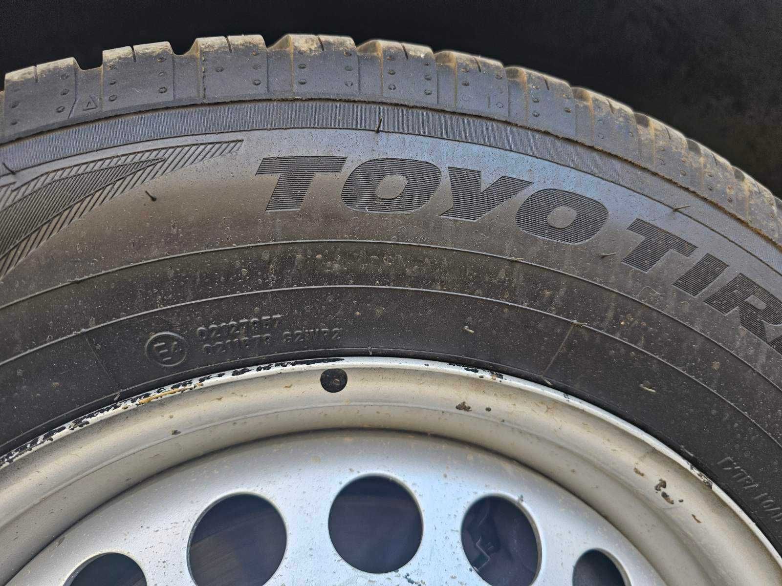 Зимни гуми Toyo Celsius AS2 215/65/R16 4 броя - почти нови.