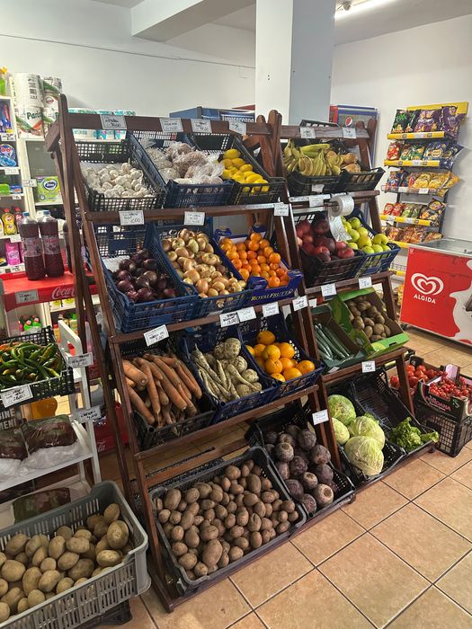 Vând magazin alimentar