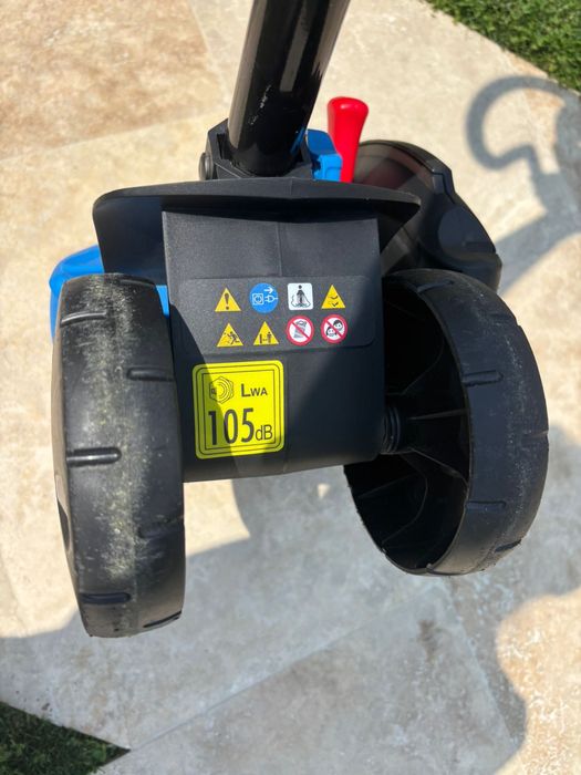 Trimmer / aparat pentru tuns marginea gazonului