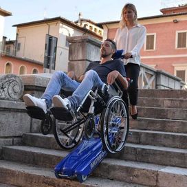 Устройство за изкачване на стълби за инвалидна количка