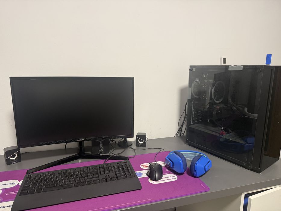 Setup complet Pc+monitor+accesoriile din imagine