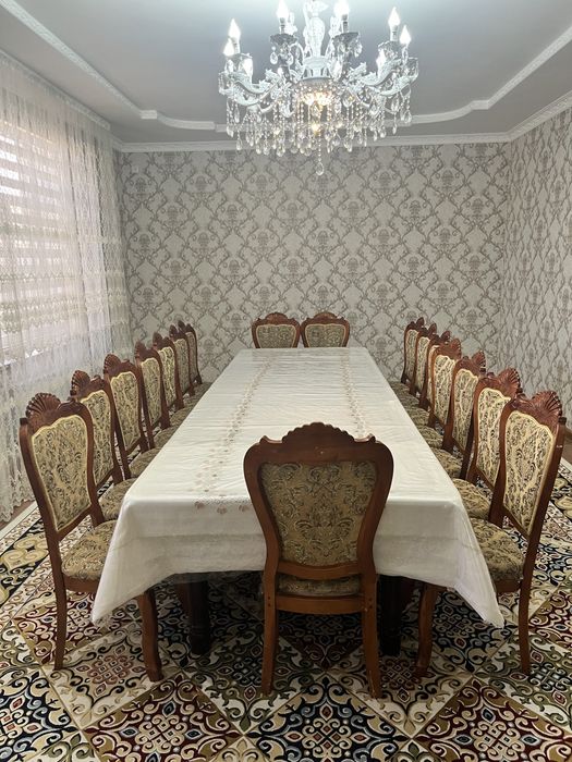Продам стол стулья состояние хорошая..звонить на ватсап