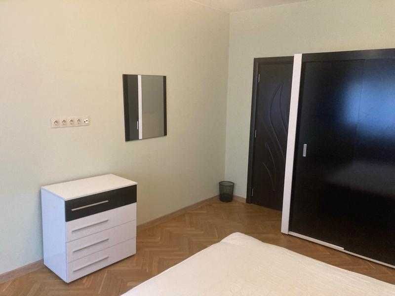 Дава се под наем Тристаен апартамент в София, Център - 100 кв.м за 816 € - Снимка #4