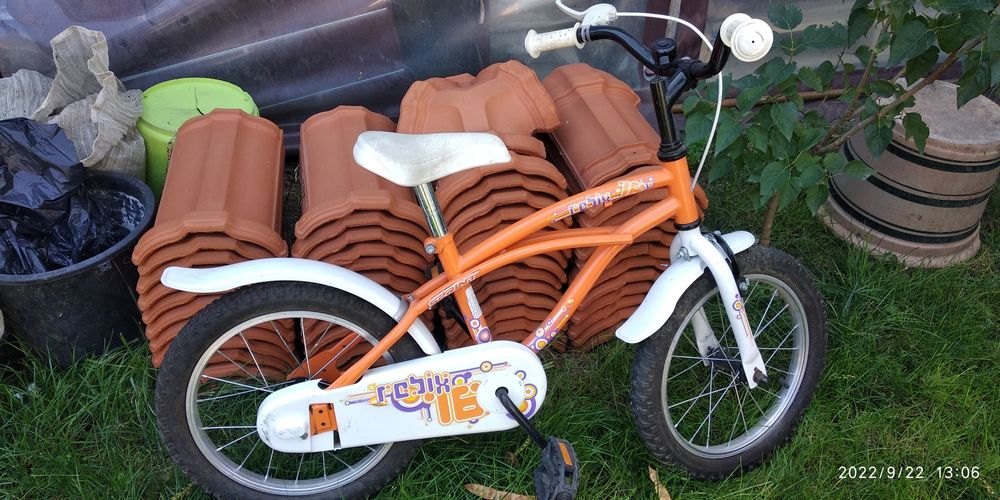 Детска количка и детско колело