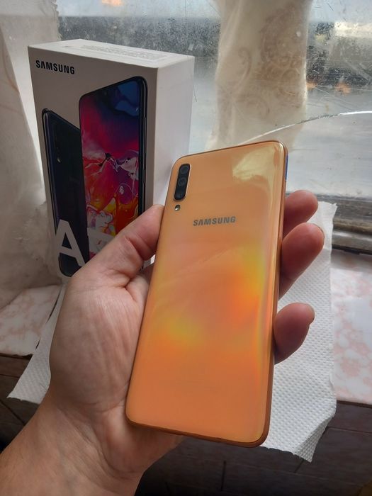 Telefon Samsung Galaxy A70 - 128GB , 6GB RAM , Dualsim , 4G Portocaliu
