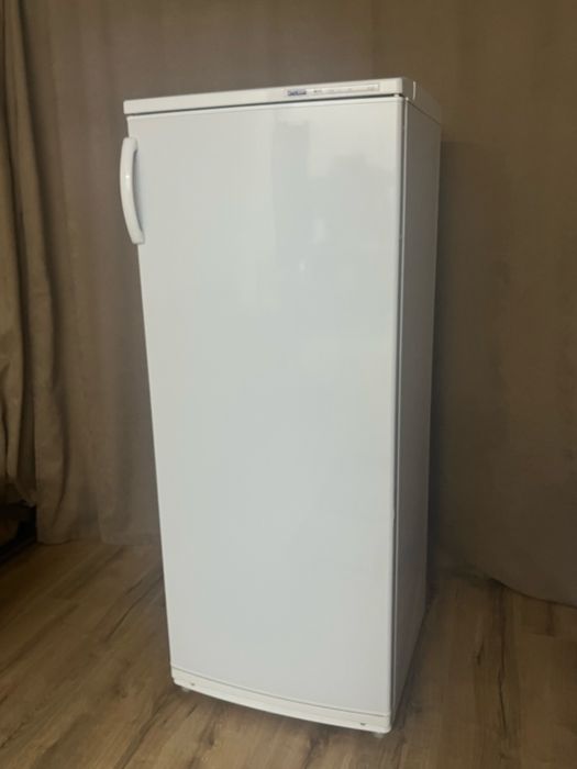 Морозильник Atlant 240л белый
