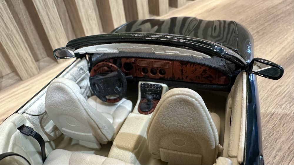 Колекционерски 1:18 Mercedes 300SL и Jaguar