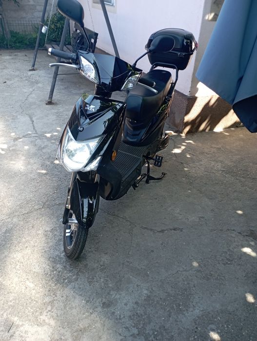 Scuter vsx negru nou nouț.