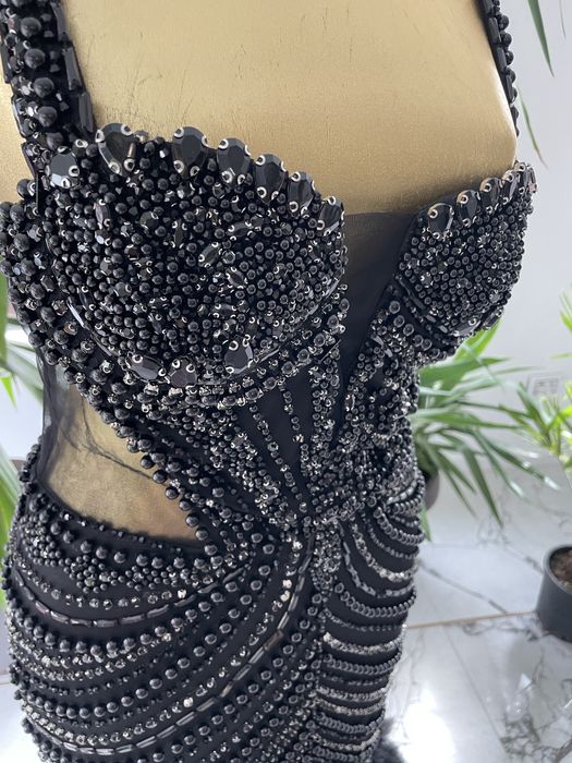 Rochie nasa pietre si pene bijuterie