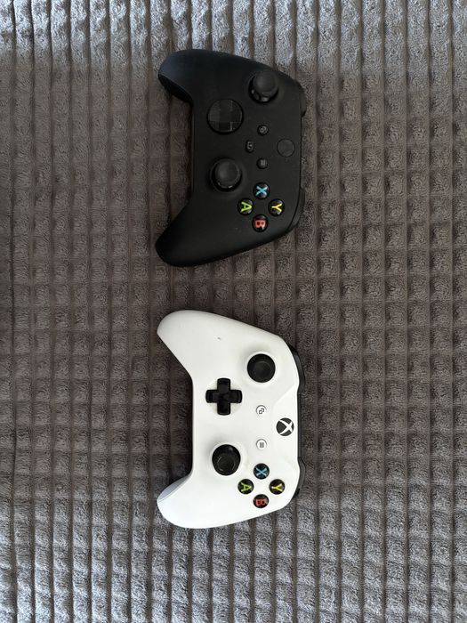 Consola XBox ONE S + 2 controlere wireless compatibile + 7 jocuri DVD