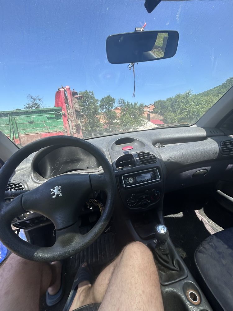 Dezmembrez Peugeot 206