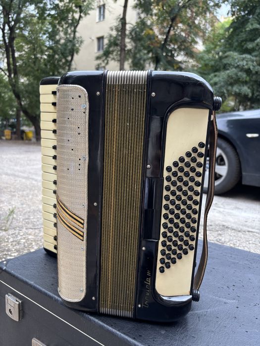 Acordeon Hohner/Melojdia concerto 3 cu 72 de basi
