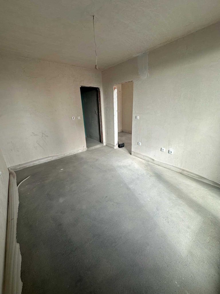 Продава се Двустаен апартамент в Пловдив, Гагарин - 75 кв.м за 1193 €/кв.м - Снимка #2