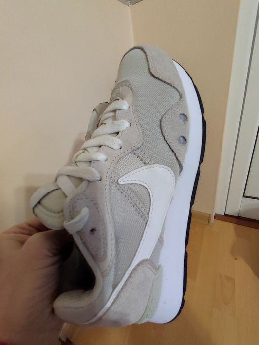 Маратонки nike uk 4 eur 37.5