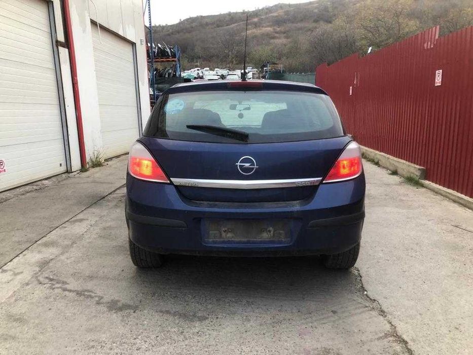 Dezmembram Opel Astra H Hatchback