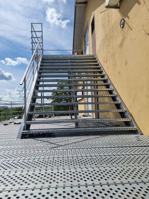 Vând scarii metalice zincate exterioare și pentru incendii , platforme