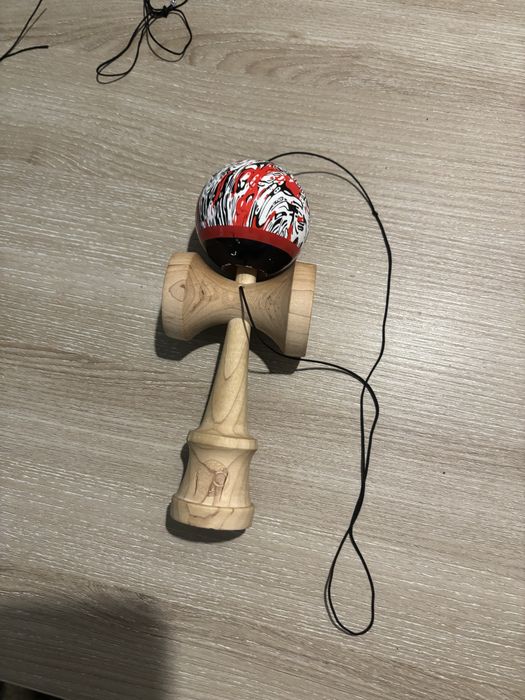 Kendama Okendama Dusk putin folosita