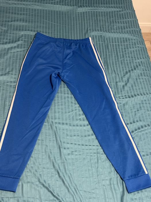 Pantaloni adidas albastrii