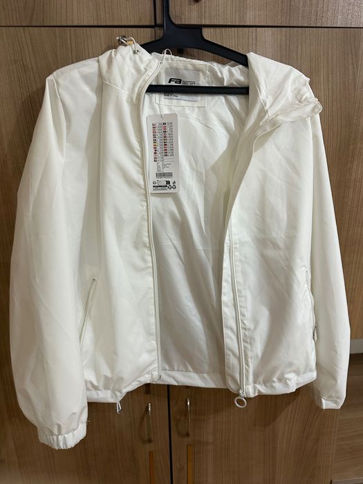 НОВО дамско яке в бял цвят
