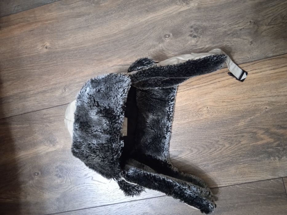 Ушанка, много топла.