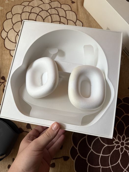 AirPods Max Midnight Lightning